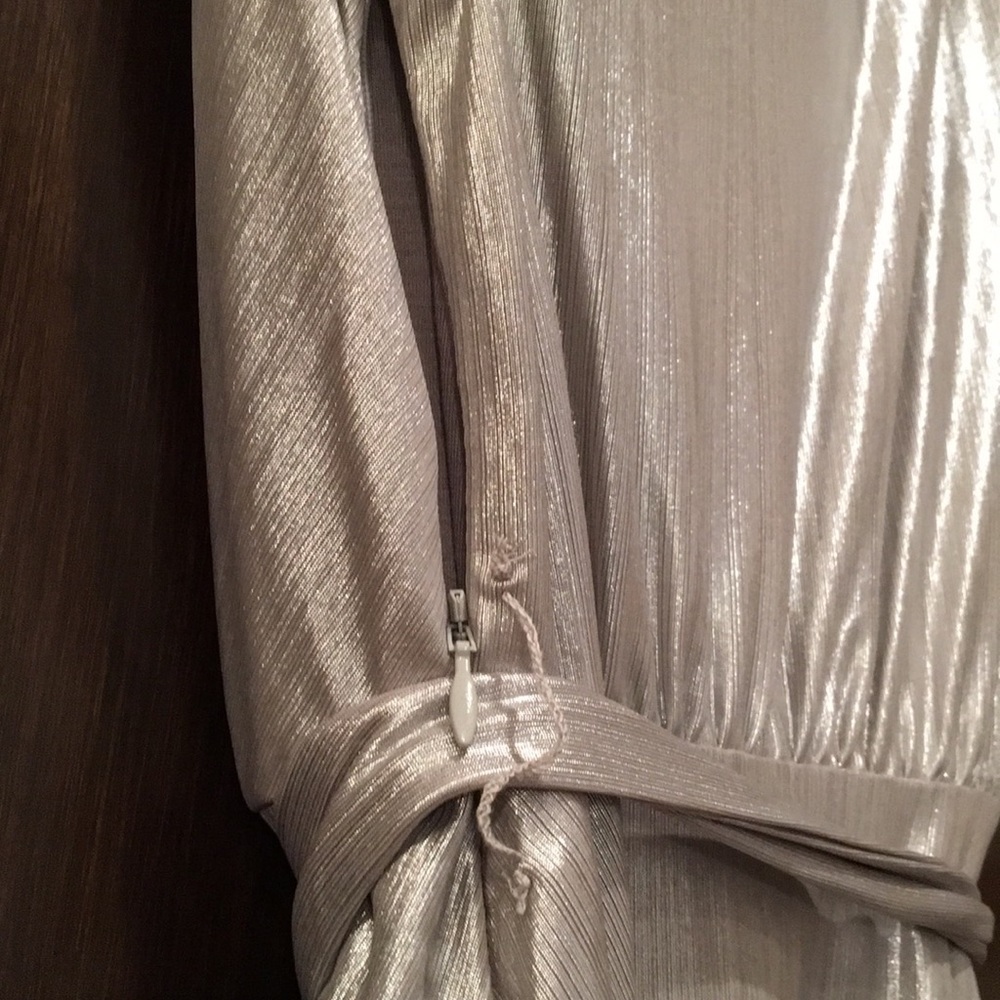 🌟HOST PICK🌟Stunning BB DAKOTA silver shimmering dress 👗 - Picture 5 of 5